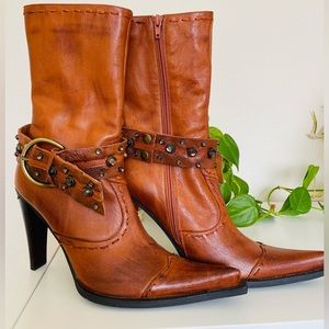 Leather upper, in mint condition.